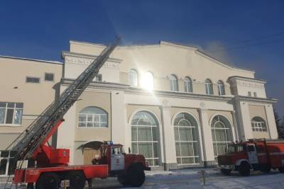 В Томске загорелось здание Театра юного зрителя