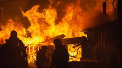 Пожар охватил гостиницу "Ювента" на площади 600 кв. метров в Сочи