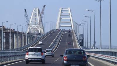 Движение транспорта по Крымскому мосту полностью возобновили