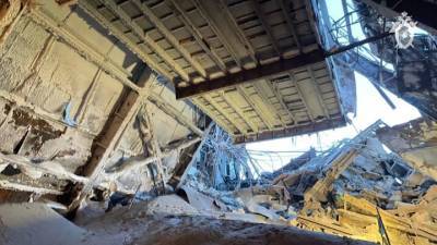Пропавших после обрушения фабрики в Норильске ищут под 20-метровыми завалами
