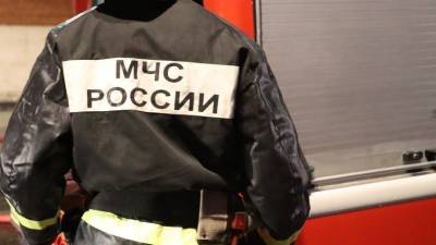 Видео: кровля в ТЮЗ в Томске полыхает на площади 1,5 тысячи квадратных метров