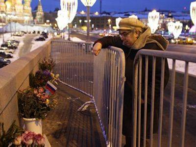 В Москве полиция зачистила мемориал Немцову