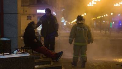 Один человек обварился при прорыве трубы с кипятком в центре Петербурга