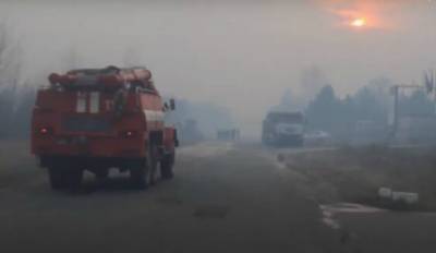 Огненное ЧП под Харьковом рядом с жилыми домами, фото и предупреждение спасателей: "Направляется пожарный поезд"