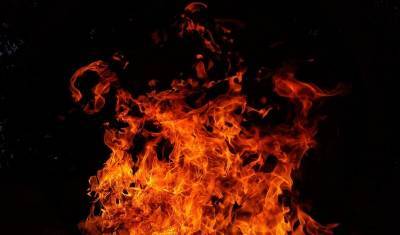 В соцсети попала видеозапись пожара в ларьке в Челябинске