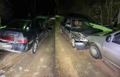 В Тверской области из-за пьяного водителя лоб в лоб столкнулись две легковушки