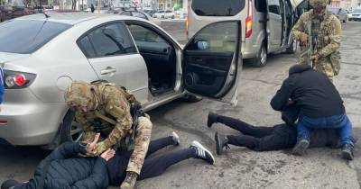 Угрожали убийством и вымогали деньги: в Николаеве банда терроризировала предпринимателей (4 фото)
