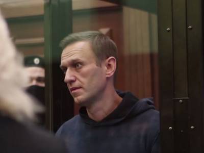 Навальный в суде назвал себя «идеальным человеком, который не скрывался»