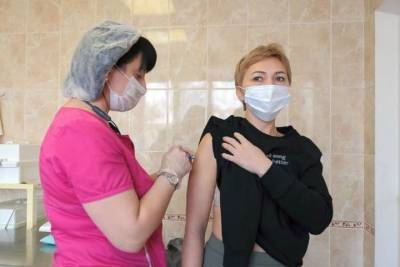В Тамбовском районе полный курс вакцинации против коронавируса прошли более 900 жителей