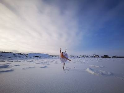 Балерина Мариинского театра исполнила танец на морозе, протестуя против застройки бухты
