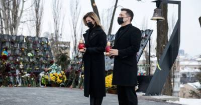 "Не имеем права забыть имена всех погибших": Зеленский почтил память Героев Небесной Сотни