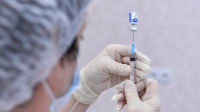 Новая вакцина от коронавируса появилась в России. Что известно о «КовиВак»