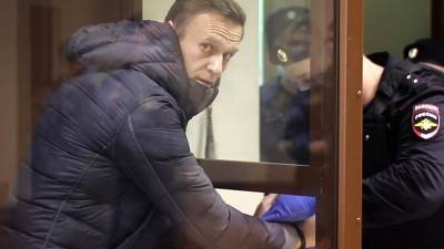 Суд оставил в силе решение о замене Навальному условного срока на реальный