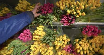 Владельцы цветочных магазинов рассказали о проблемах с поставками