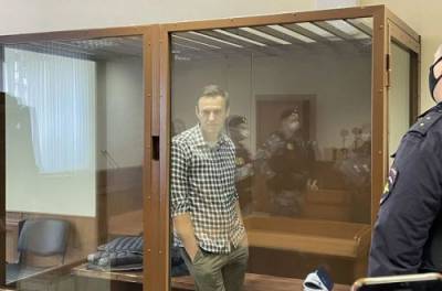 Навального отправили в колонию: суд в Москве принял решение