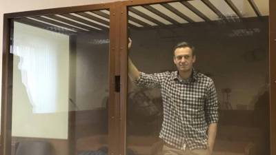 Адвокат заявил, что Навального могут этапировать в колонию сразу после решения суда