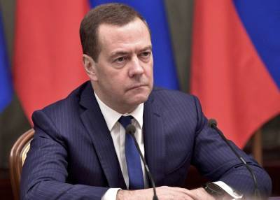 Медведев прокомментировал решение о санкциях Украины против Медведчука
