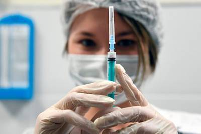 Названы противопоказания для прививки третьей российской вакциной от COVID-19