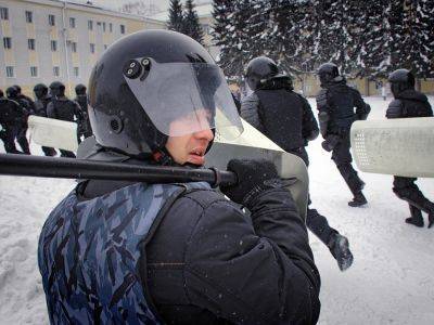 Ульяновского школьника будут судить за "удар по руке" нацгвардейца на акции 23 января