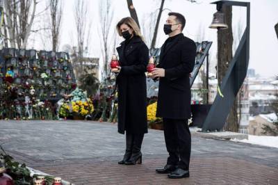Украинцы сегодня чтят память героев Небесной Сотни