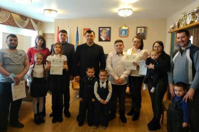 Пять семей Бондарского района получили сертификаты на жильё