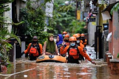 В Индонезии муссонные ливни затопили районы столицы страны