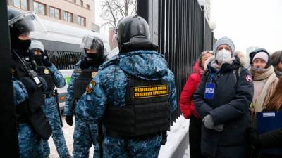 Суд над Навальным: дипломаты уехали, ничего не ответив