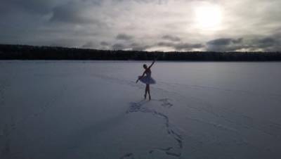 Протестующая против застройки балерина Мариинского театра станцевала на льду