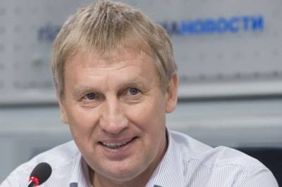 Главный тренер сборной России по биатлону попал в больницу в Словении