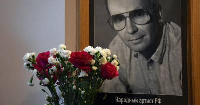 Андрея Мягкова похоронили на Троекуровском кладбище