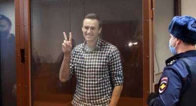 «Что, устали все?». Прошел второй за день суд над Навальным