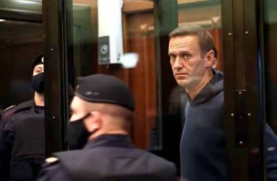 Почему Европа резко сдала назад в деле Навального?