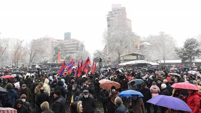 В Ереване сторонники оппозиции вышли на митинг с требованием отставки Пашиняна
