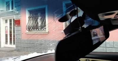 На Свободной снежный ком пробил BMW калининградки: как получить компенсацию