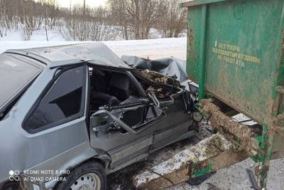 В аварии с трактором в Тверской области пострадали три человека