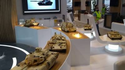Россияне привезли на IDEX-2021 макет, а не настоящий танк Т-14 "Армата", - СМИ
