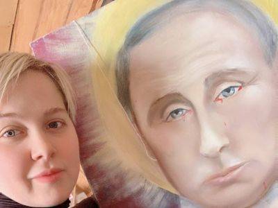 Суд Москвы оштрафовал художницу за "молебн" с портретом Путина