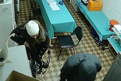 На Урале осудили мужчин, которые напали с арбалетом на станцию скорой помощи