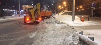 Станет лучше: подрядчик вывозит снег в четырёх микрорайонах Петрозаводска