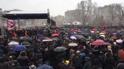 Оппозиция Армении перекрыла центральные улицы