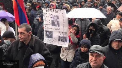 "Армения без Никола!": в центре Еревана протестуют против отмены досрочных выборов