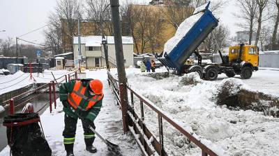 В Москве убрали более 28 млн куб. м снега после мощного снегопада