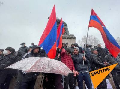 Пашиняна – в отставку: в Армении возобновили протесты против премьера – фото, видео