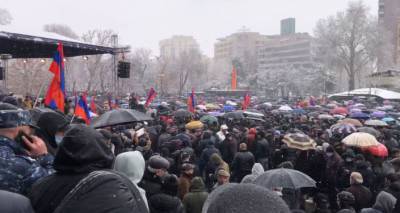 Армянская оппозиция в действии: митинг и шествие с требованием отставки Пашиняна – видео