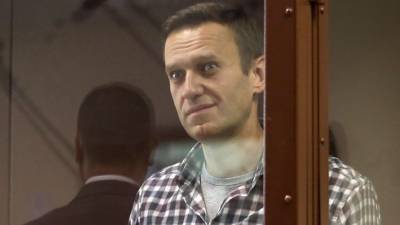 «Было бы полезно»: Навальному предложили поухаживать за ветераном Артеменко
