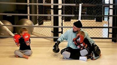 На ринге в боксерских перчатках: Монатик показал, как проводит уикенд с сыновьями