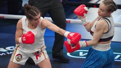 «Самая красивая девушка-боксер» победила соперницу на турнире РЕН ТВ