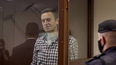 2,5 года тюрьмы: суд признал законным решение о замене Навальному условного срока на реальный