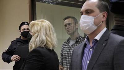Адвокат счел недостаточно жестким приговор Навальному за клевету