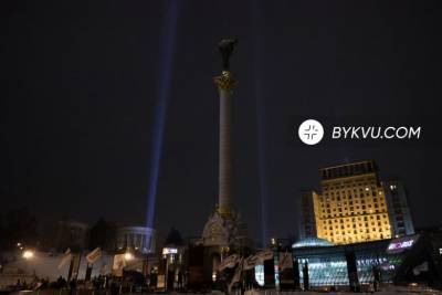 У центрі Києва засяяли “Промені Гідності” на честь Небесної Сотні: фото